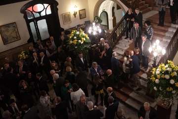 Morales recoge la Medalla de Oro de la Cámara por el servicio del Cabildo a la economía de la Isla (Foto TA)